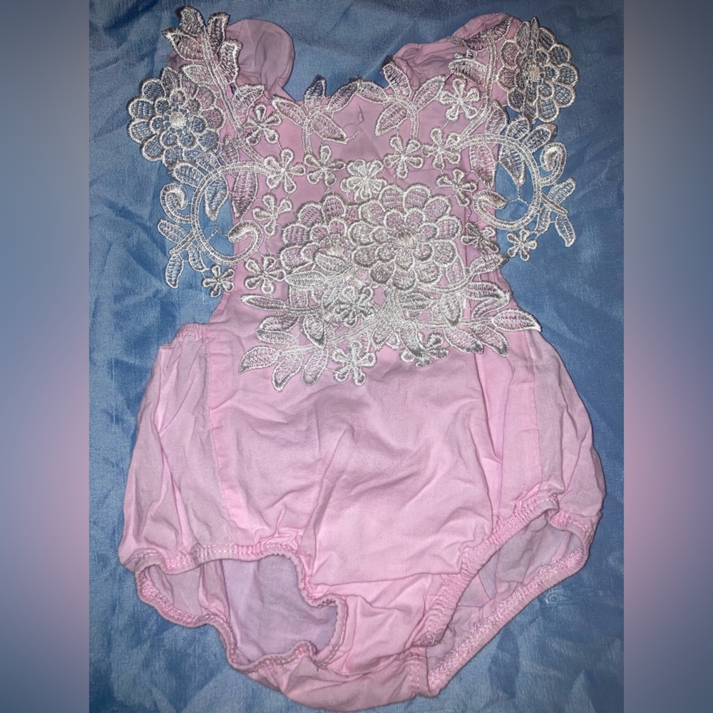 Lace light pink romper